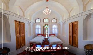 twin room of manouchehri house hotel kashan