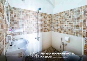 bathroom of Reyhan Boutique Hotel Kashan